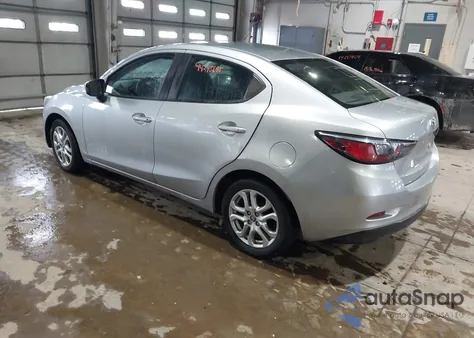 2018 Toyota Yaris Ia z USA, uszkodzony, nr VIN 3MYDLBYV4JY331354